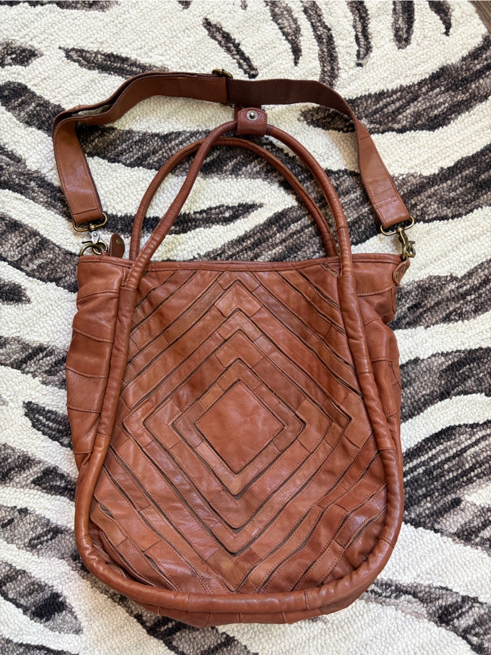 Monserat De Lucca Tan Quilted Geometric Leather Bag